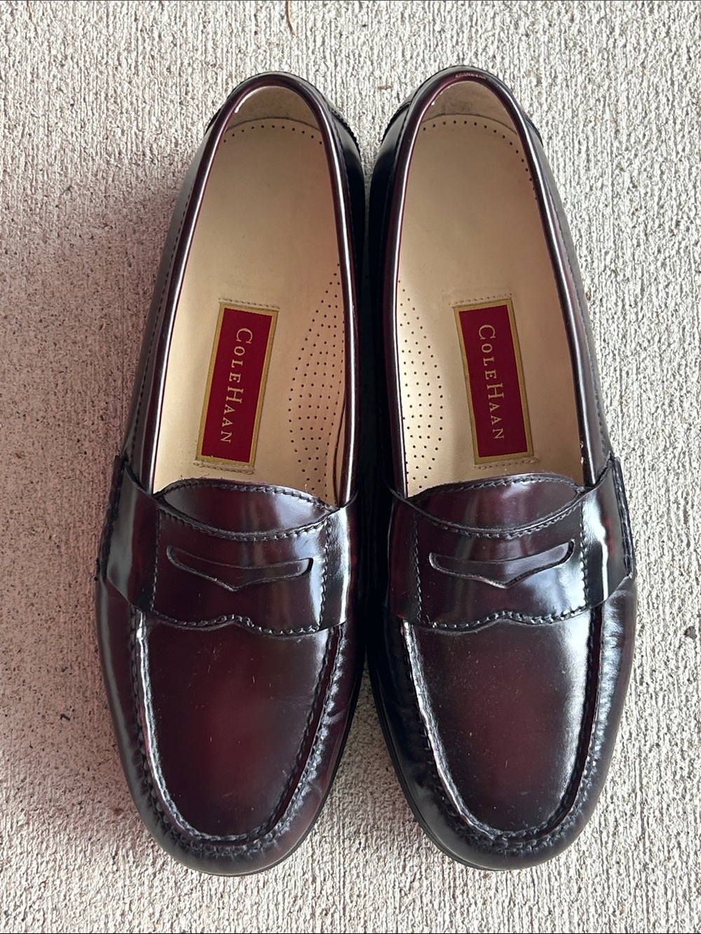 MEN'S-BURGUNDY LEATHER LOAFERS BY COLE HAAN! IN EXCELLENT CONDITION